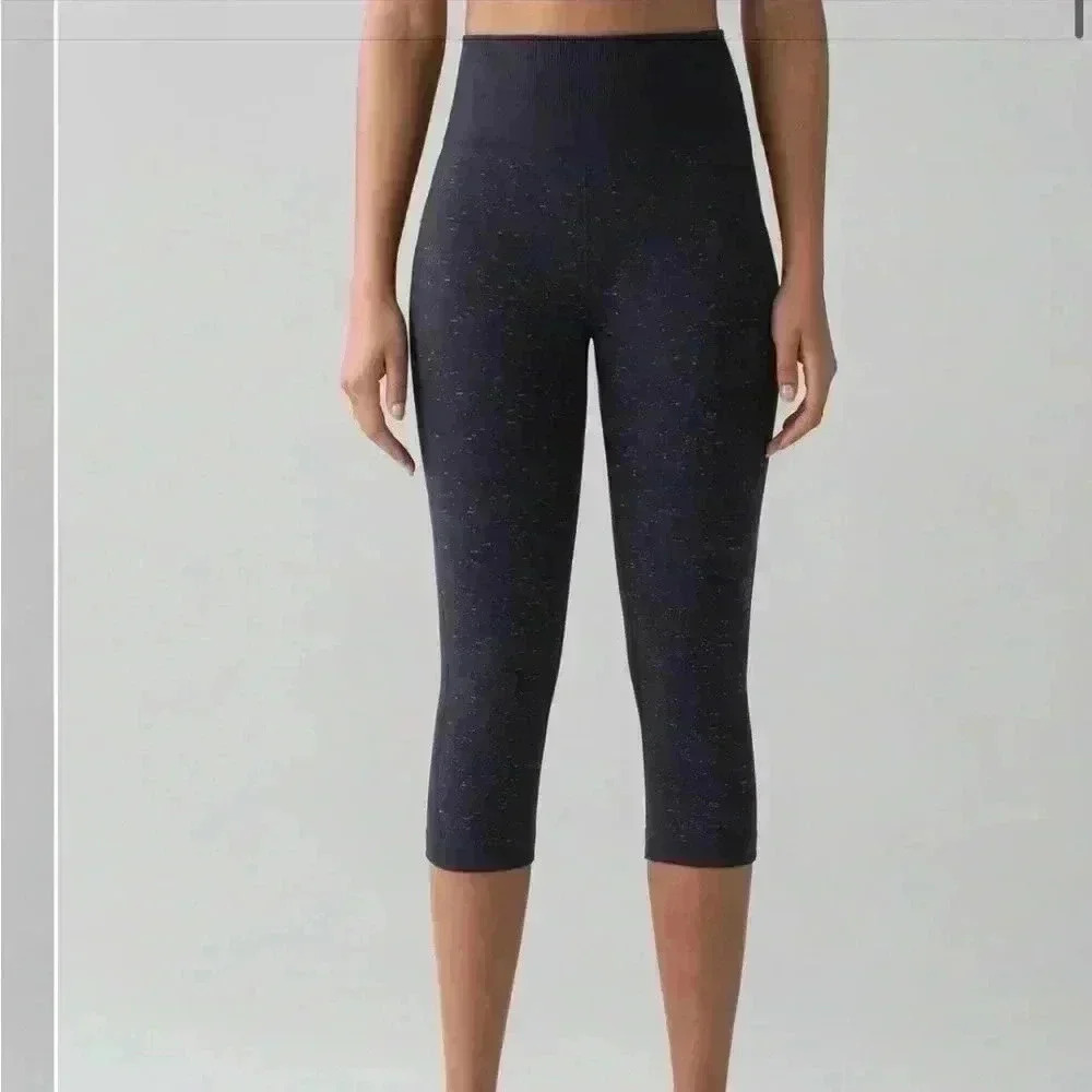 Lululemon Free To Flow Crop midnight gray size 4